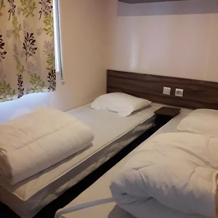 캠프장 Mobilhome Beaux Volumes Es40 4*